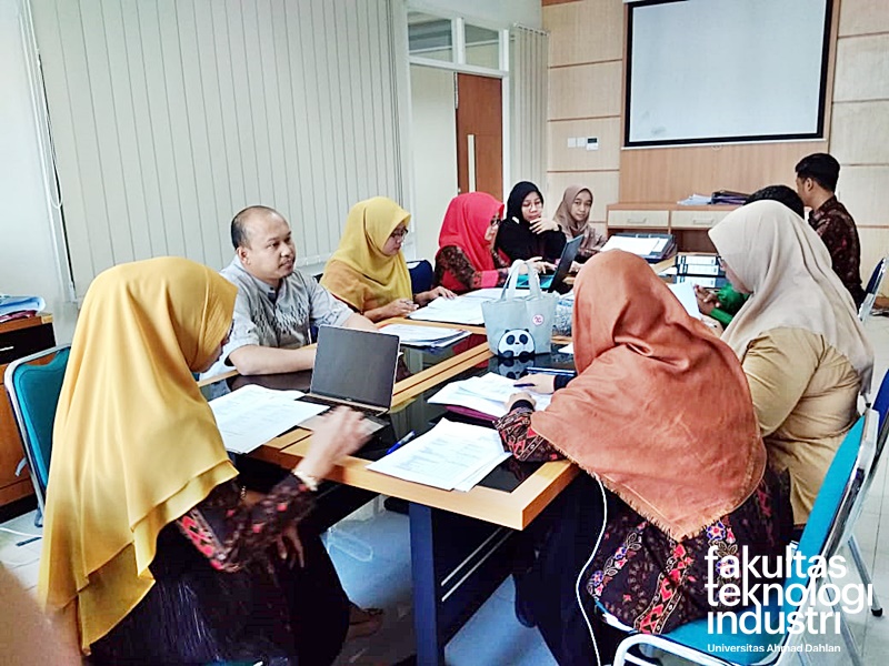 Workshop Penyusunan CCP Dosen FTI UAD Kenaikan Jabatan Akademik (AA ke Lektor)